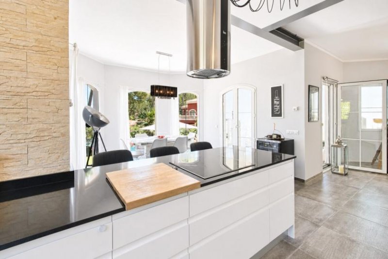Costa De La Calma Mallorca-Lifestyle pur: Mediterrane Villa mit Pool, Whirlpool und Sonnenterrassen Haus kaufen