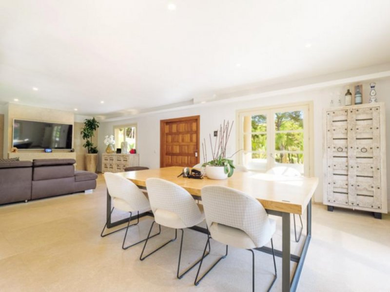 Costa De La Calma Neuwertige, exclusive Villa in bester Gegend Mallorcas Haus kaufen