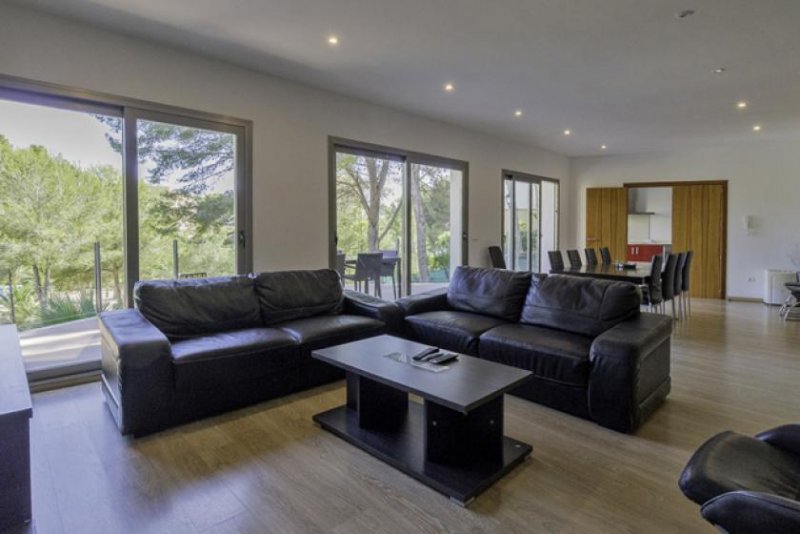 Calvià / Cala Vinyes Moderne Villa direkt am Strand in Cala Vinyes!
Mit Ferienlizenz! Investment! Haus kaufen