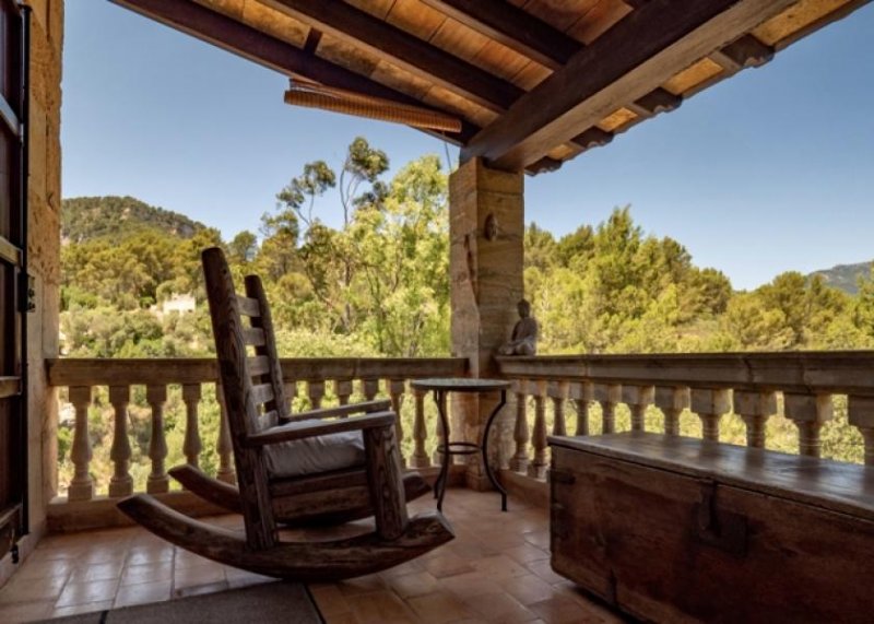 Puigpunyent Idyllische Villa mit Wald, Garten und Pool im Herzen von Puigpunyent Haus kaufen