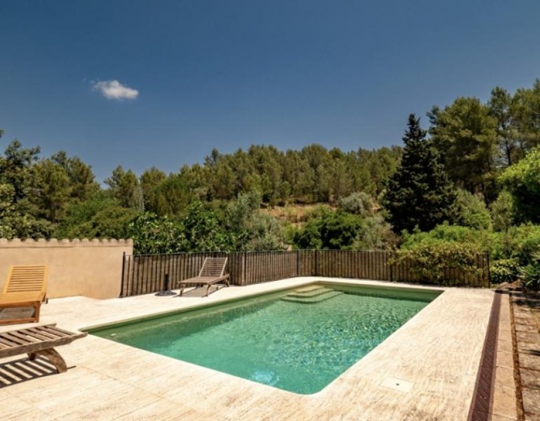 Puigpunyent Idyllische Villa mit Wald, Garten und Pool im Herzen von Puigpunyent Haus kaufen