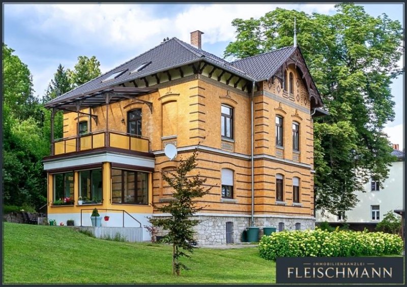 Pößneck Exklusives Zweifamilienhaus in Pößneck: Eine Synthese aus Historie und Moderne Haus kaufen
