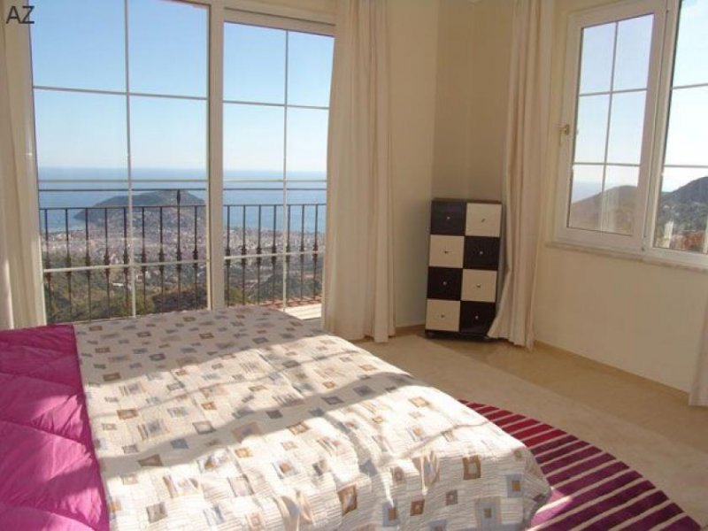 Alanya - exklusive Luxusvilla mit traumhaftem Panorama und großem Garten Haus kaufen