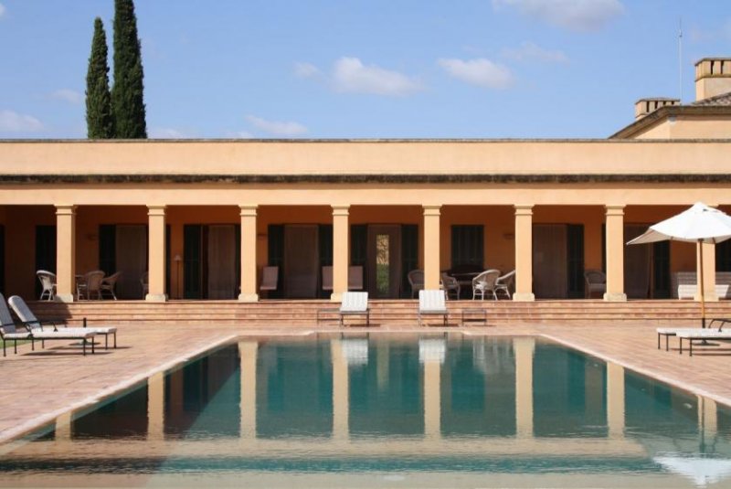 Llubí SANREALTY | Großzügige und prunkvolle Villa im römischen Stil in Llubí Haus kaufen