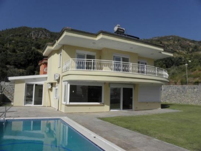 Alanya *'*PROVOSIONSFREI*'*Schöne Villa mit großem Grundstück und Privatem Pool Haus kaufen