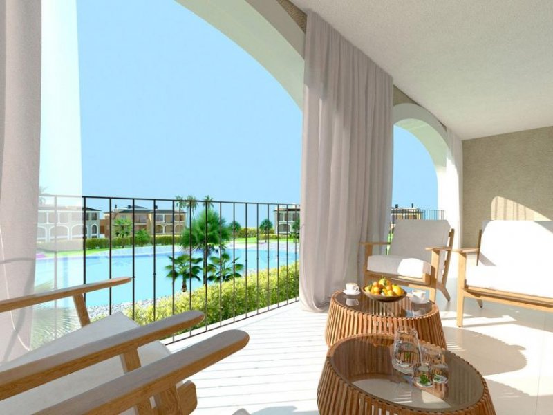 Portocolom Wohnungen im 1. Stock mit 2 Schlafzimmern, 2 Bädern, Einbauküchen mit Elektrogeräten, Klimaanlage und Kfz-Stellplatz nur 150