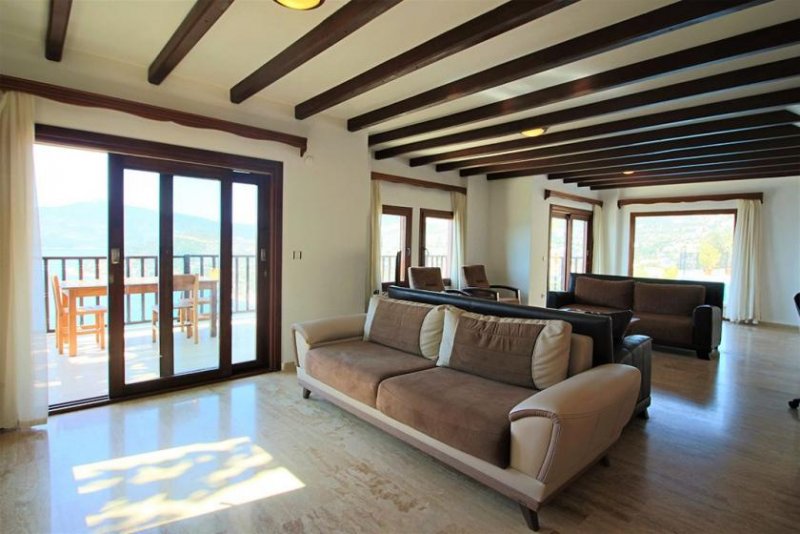 Kalkan Luxusvilla mit Pool und fantastischem Ausblick über Kalkan und auf das Meer Haus kaufen