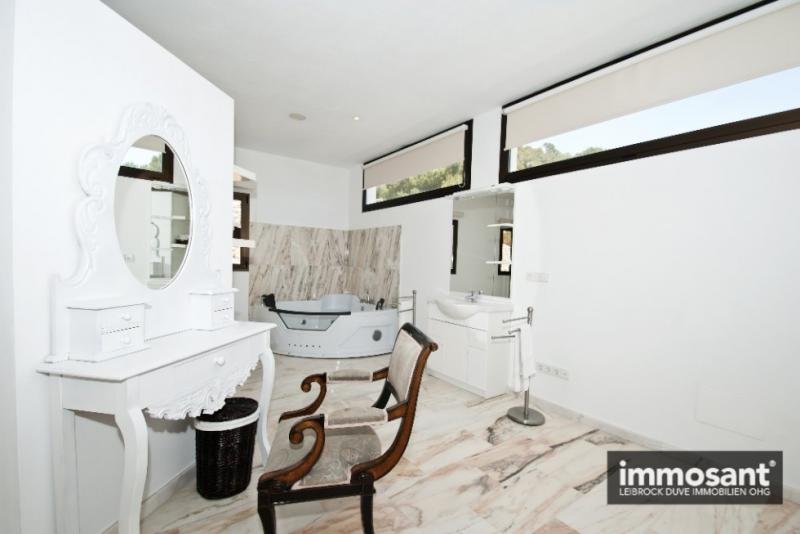 Linda bei Neustadt an der Orla Neubau Luxus Villa in Can Rimbau mit bester Infrastruktur - MS05714 Haus kaufen