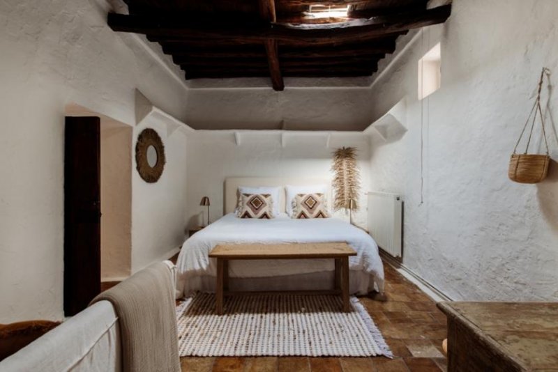Santa Eulària ERSTKLASSIG RENOVIERTE FINCA IN TRAUMLAGE MIT FERIENLIZENZ FÜR 8 PERSONEN AUF IBIZA! Haus kaufen