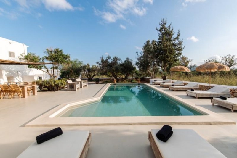 Santa Eulària ERSTKLASSIG RENOVIERTE FINCA IN TRAUMLAGE MIT FERIENLIZENZ FÜR 8 PERSONEN AUF IBIZA! Haus kaufen