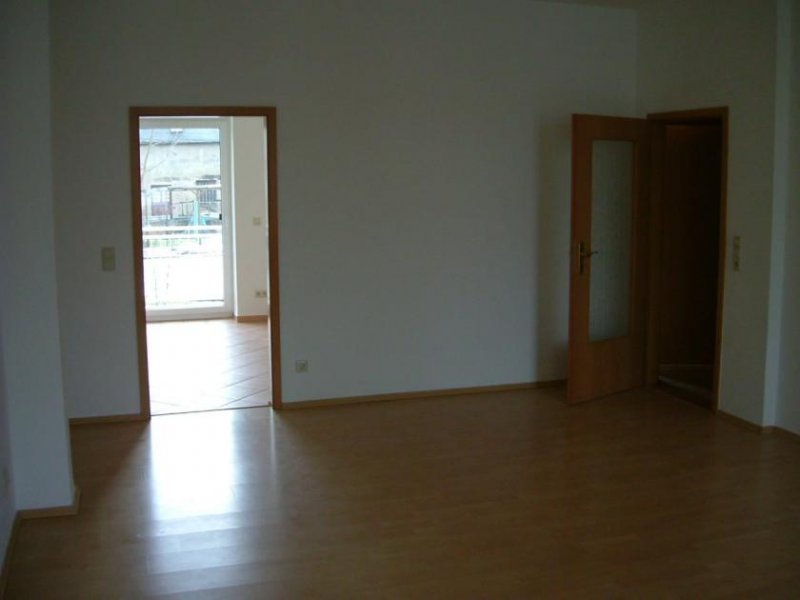 Zwickau Vermietete 2-Raumwhg. in zentrumsnaher Lage! Großer Südbalkon, EBK, Tageslichtbad u. Stpl.! Wohnung kaufen