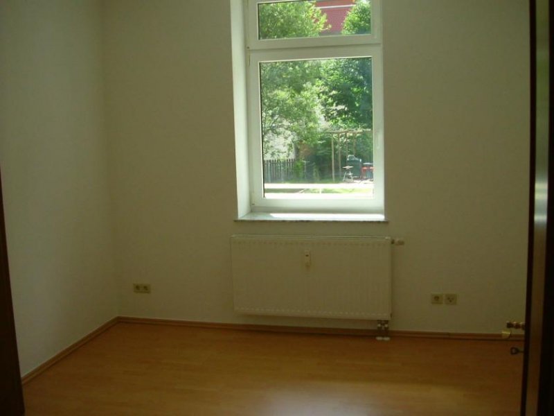 Zwickau Vermietete 2-Raumwhg. in zentrumsnaher Lage! Großer Südbalkon, EBK, Tageslichtbad u. Stpl.! Wohnung kaufen