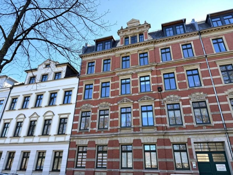 Zwickau Vermietete 2-Raumwhg. in zentrumsnaher Lage! Großer Südbalkon, EBK, Tageslichtbad u. Stpl.! Wohnung kaufen