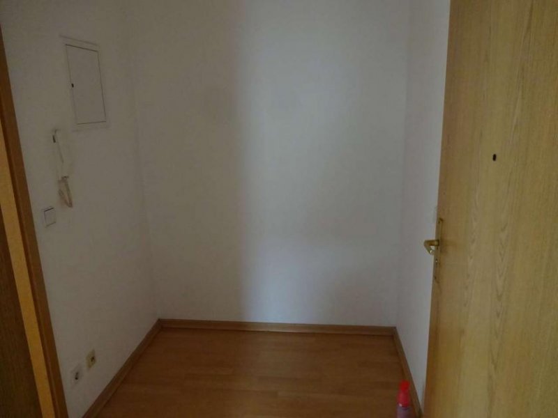 Zwickau Vermietete 2-Raumwohnung mit kleiner EBK und Stpl. in Stadtvilla! Zentrumsnah; Nähe Schwanenteich! Wohnung kaufen