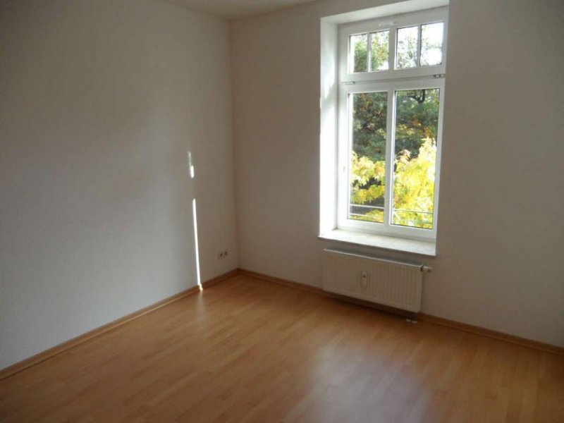 Zwickau Vermietete 2-Raumwohnung mit kleiner EBK und Stpl. in Stadtvilla! Zentrumsnah; Nähe Schwanenteich! Wohnung kaufen