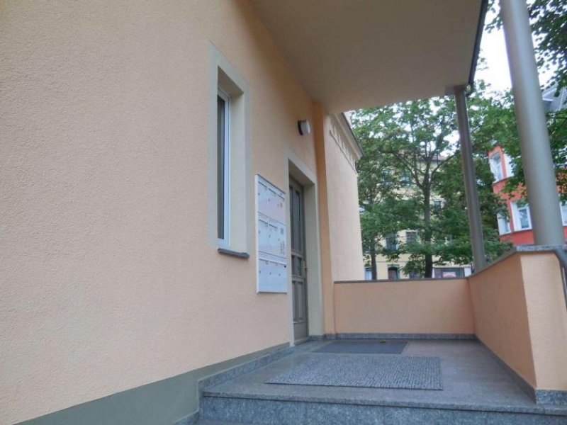 Zwickau Vermietete 2-Raumwohnung mit kleiner EBK und Stpl. in Stadtvilla! Zentrumsnah; Nähe Schwanenteich! Wohnung kaufen