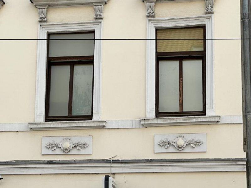 Zwickau Voll-vermietetes, denkmalgesch. MFH mit Gewerbe + 4 WE´s mit Balkonanlage in Zwickau! Haus kaufen