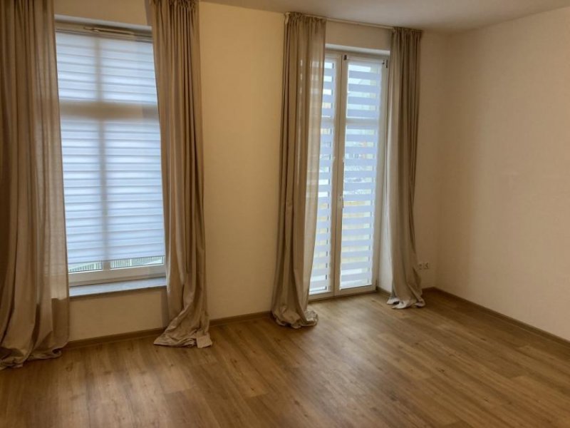 Zwickau Zentrumsnahe 1,5-Raum-Whg. mit neuwertiger EBK; Fahrstuhl / rollstuhlgerecht; Vermietet! Wohnung kaufen