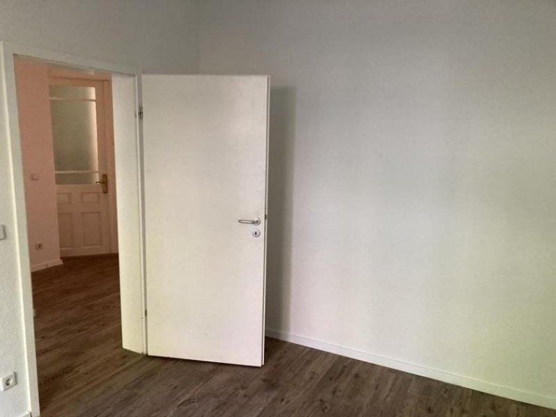 Zwickau Schöne 2-Raum-Wohnung im EG mit Laminat/Fliesen und Balkon! Vermietet! Wohnung kaufen