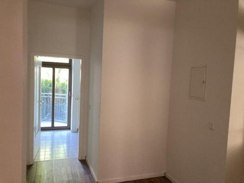 Zwickau Schöne 2-Raum-Wohnung im EG mit Laminat/Fliesen und Balkon! Vermietet! Wohnung kaufen