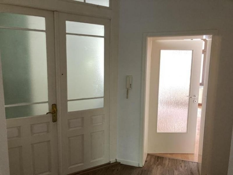 Zwickau Schöne 2-Raum-Wohnung im EG mit Laminat/Fliesen und Balkon! Vermietet! Wohnung kaufen