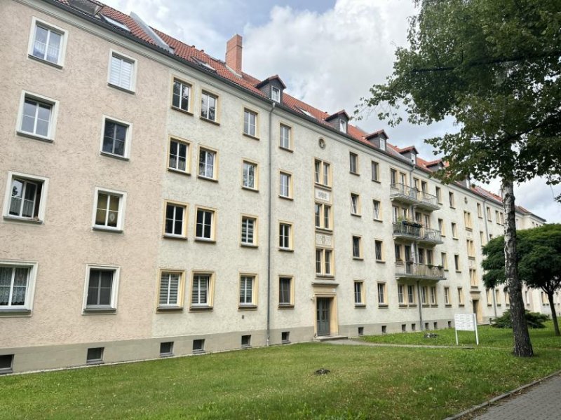 Zwickau Vermietete 3-Raumwohnung mit Balkon und Tageslichtbad in Zwickau! Wohnung kaufen