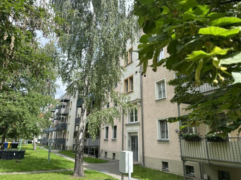 Zwickau Vermietete 3-Raumwohnung mit Balkon, Tageslichtbad u. Stellpl. in Zwickau! Wohnung kaufen