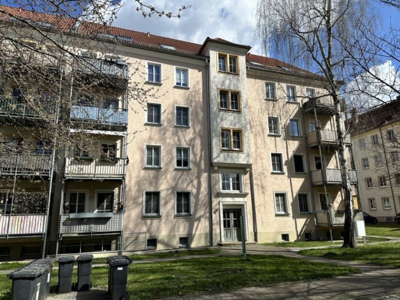 Zwickau Vermietete 3-Raumwohnung mit Balkon und Tageslichtbad in Zwickau! Wohnung kaufen