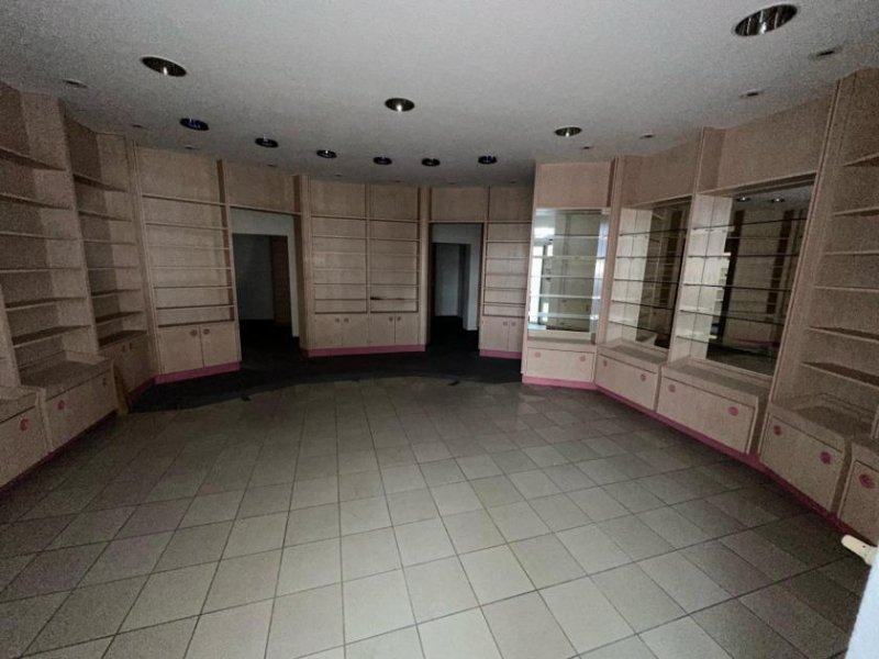 Zwickau Ehem. MVZ, 42 Stellpl., unvermietet, Denkmalschutz, Sanierungsbedarf Gewerbe kaufen