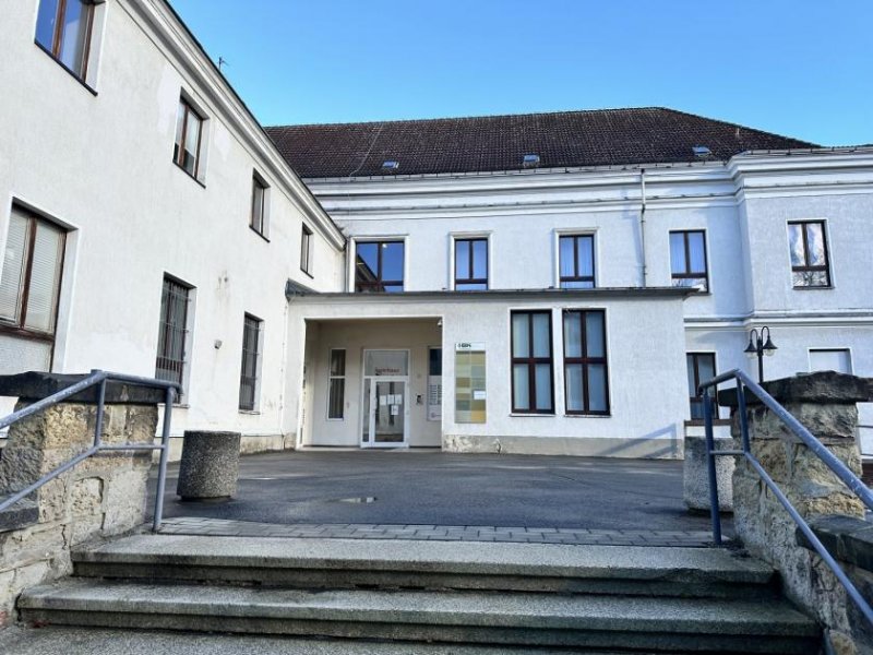 Zwickau Ehem. MVZ, 42 Stellpl., unvermietet, Denkmalschutz, Sanierungsbedarf Gewerbe kaufen