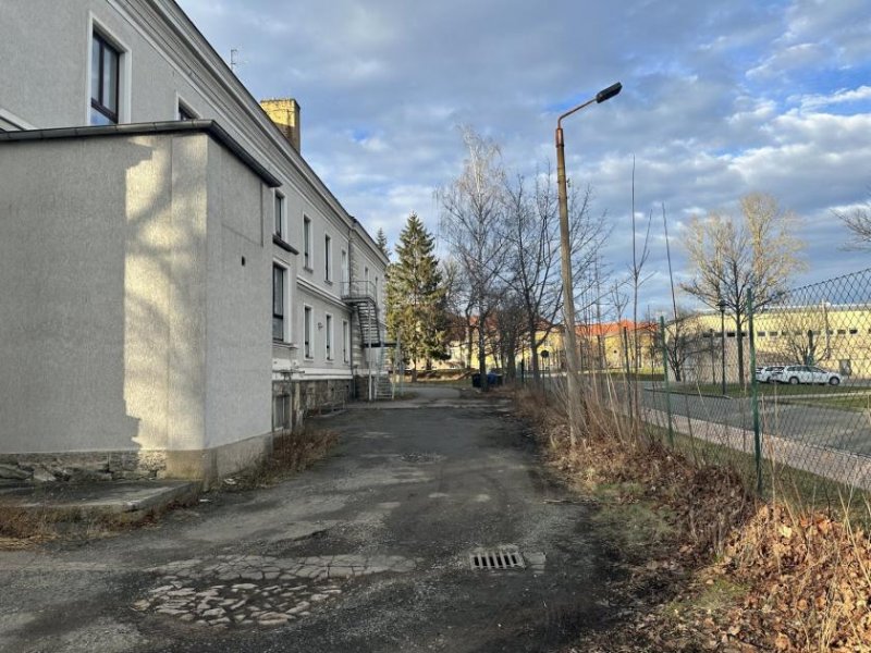 Zwickau Ehem. MVZ, 42 Stellpl., unvermietet, Denkmalschutz, Sanierungsbedarf Gewerbe kaufen