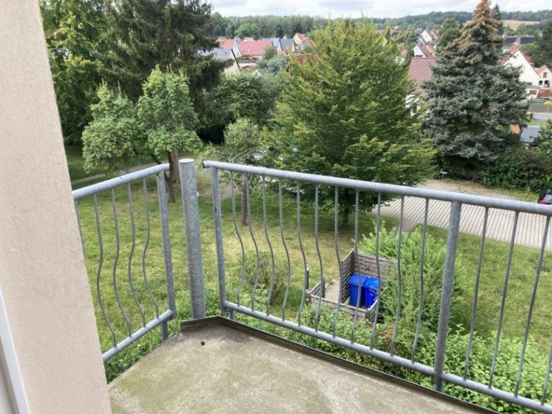 Zwickau Investieren in Marienthal: Vermietete Wohnung mit Balkon, Tageslichtküche & Stellplatz Wohnung kaufen