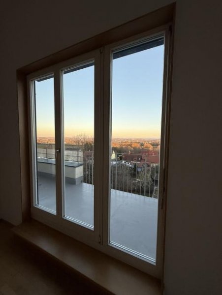 Zwickau Moderne 2-Raum-Wohnung mit großer Dachterrasse und TG-Stellplatz! Vermietet! Wohnung kaufen