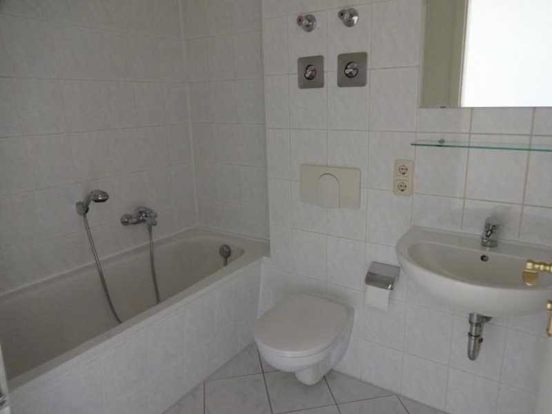 Zwickau Vermietete 2-Raum DG-Wohnung mit Balkon und Stellplatz in Marienthal! Wohnung kaufen