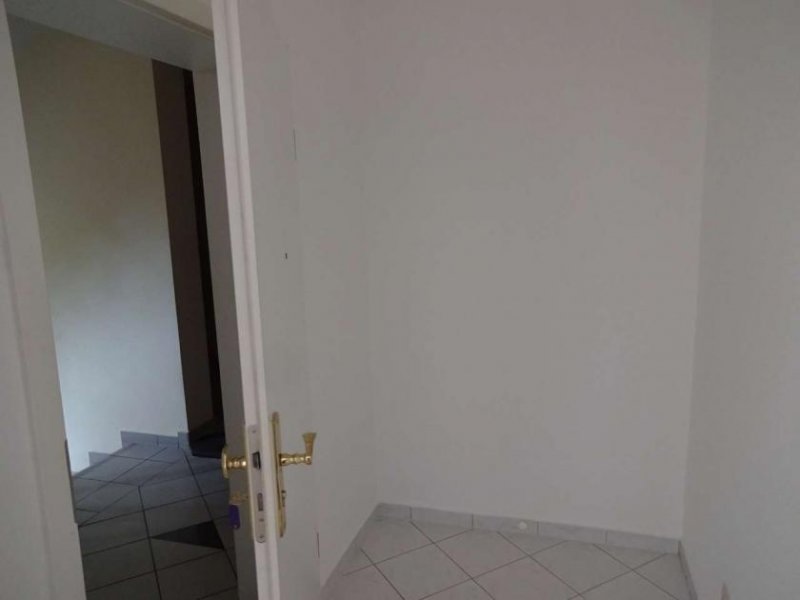 Zwickau Vermietete 2-Raum DG-Wohnung mit Balkon und Stellplatz in Marienthal! Wohnung kaufen