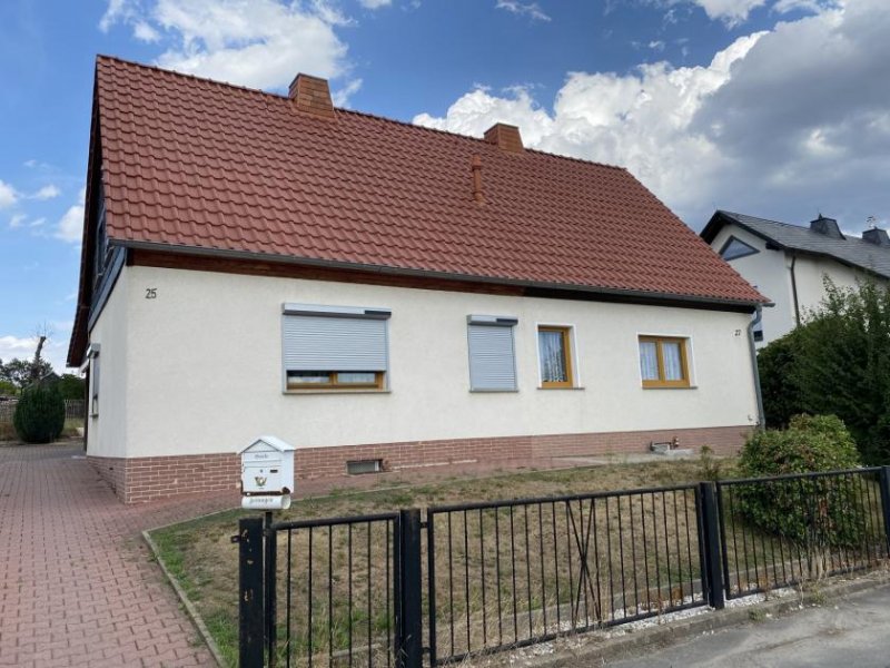 Zwickau Entkernte Doppelhaushälfte mit 2 Garagen, Tageslichtbad & Garten in ruhiger Lage! Haus kaufen