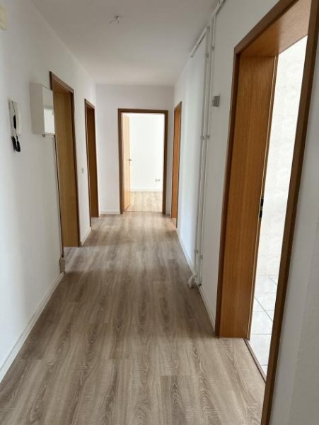 Zwickau Gepflegte 3R-Whg. mit Kfz.-Stpl.! Bad u. Küche m. Fenster! Sofort vermietbar! Auch für Selbstnutzer! Wohnung kaufen