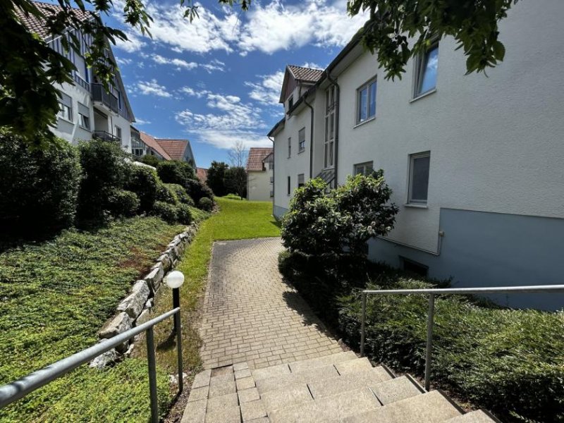 Wilkau-Haßlau Charmante 3R-DG-Whg. mit Balkon + Stellplatz, Tageslicht-Küche u. -Bad sowie Gäste-WC, vermietet! Wohnung kaufen