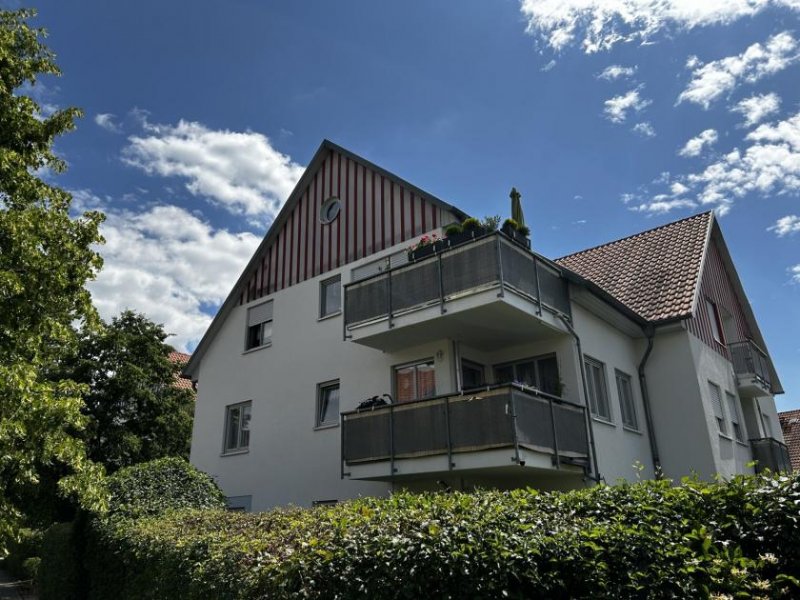 Wilkau-Haßlau Charmante 3R-DG-Whg. mit Balkon + Stellplatz, Tageslicht-Küche u. -Bad sowie Gäste-WC, vermietet! Wohnung kaufen