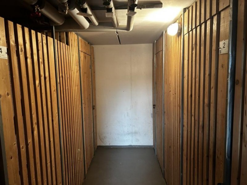 Wilkau-Haßlau Charmante 3R-DG-Whg. mit Balkon + Stellplatz, Tageslicht-Küche u. -Bad sowie Gäste-WC, vermietet! Wohnung kaufen