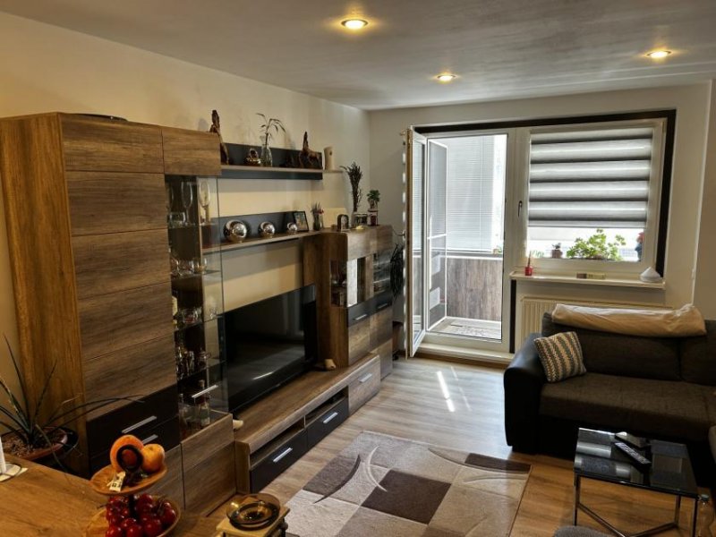 Mülsen Modernisierte 3-Raum-Wohnung im 1. OG, Balkon u. Stellplatz Wohnung kaufen