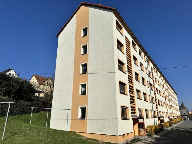 Mülsen Sanierungsbedürftige 3-Raumwohnung mit Stellplatz und Balkon in Mülsen! Wohnung kaufen