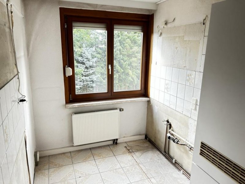 Mülsen Sanierungsbedürftige 3-Raumwohnung mit Stellplatz und Balkon in Mülsen! Wohnung kaufen