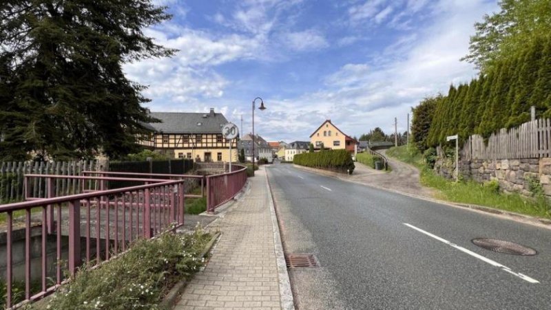 Crinitzberg OHNE BANK! Ehemalige Gaststätte mit Saal und 2 Wohnungen Haus kaufen