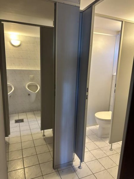 Auerbach/Vogtland Zentrumsnahe Gewerbeeinheit mit 6 Stellplätzen & Gäste-WC in Auerbach/V.! Gewerbe kaufen