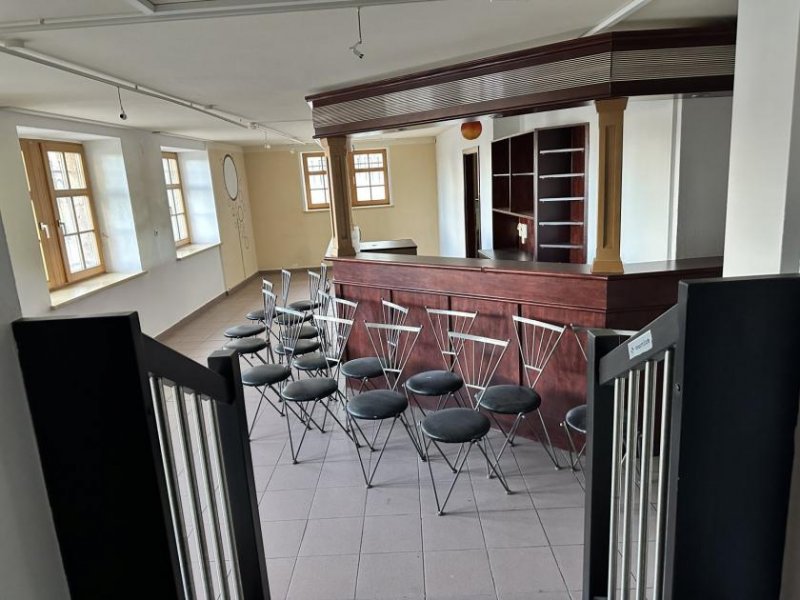 Auerbach/Vogtland Zentrumsnahe Gewerbeeinheit mit 6 Stellplätzen & Gäste-WC in Auerbach/V.! Gewerbe kaufen