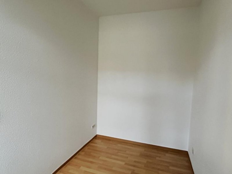 Glauchau 1,5-Raumwhg. mit EBK und Stpl. in historischem Villenviertel, Leerstehend. Wohnung kaufen