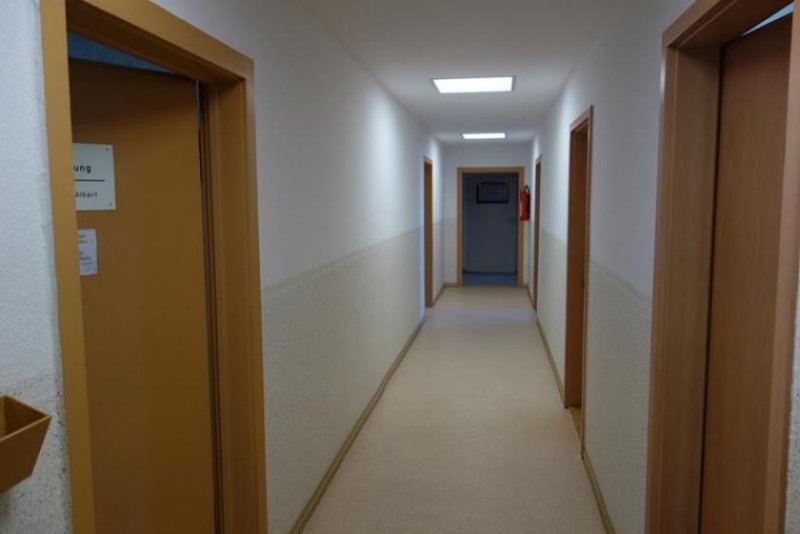 Reichenbach im Vogtland Ehemalige Kreispoliklinik bzw. Ärztehaus mit Patientenfahrstuhl in zentraler Lage Gewerbe kaufen