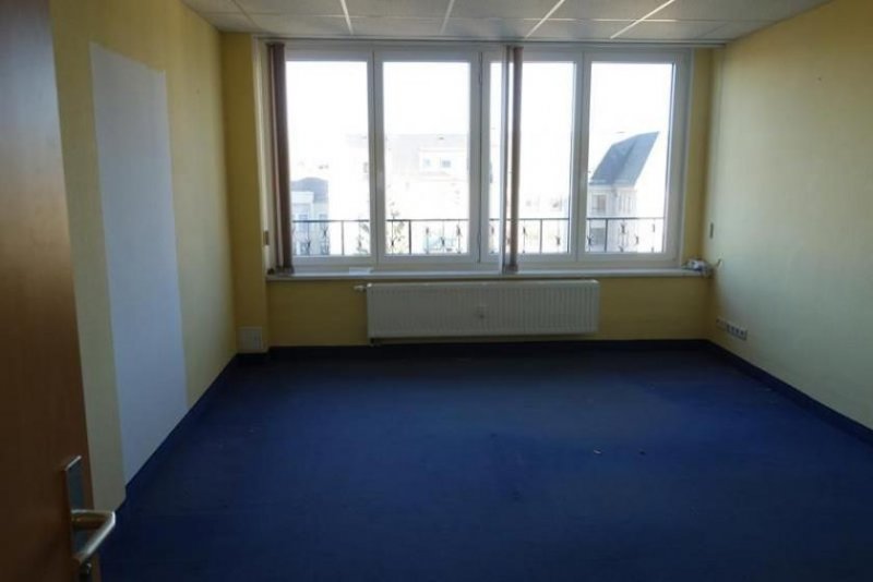 Reichenbach im Vogtland Ehemalige Kreispoliklinik bzw. Ärztehaus mit Patientenfahrstuhl in zentraler Lage Gewerbe kaufen