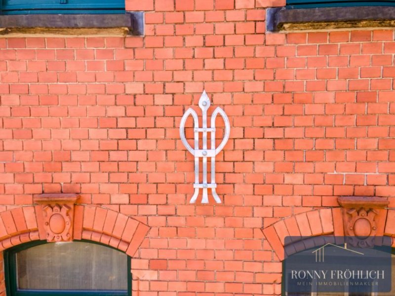 Reichenbach im Vogtland repräsentatives Mehrfamilienhaus in Reichenbach mit XXL-Eigentümerwohnung im Dachgeschoss + Balkone Gewerbe kaufen